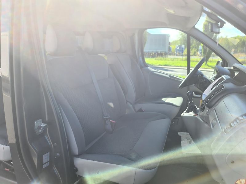 Opel Vivaro (2012) LONG 2.0 CDTi KLIMA 9-MÍST SER - fotka 18 z 42