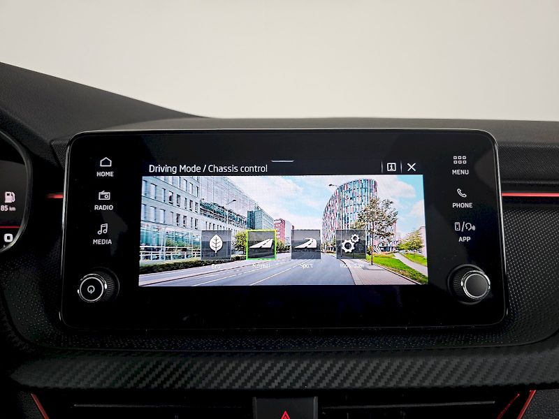 Škoda Kamiq (2025) 1.0TSi 85kW MONTE CARLO TAŽNÉ - fotka 16 z 29
