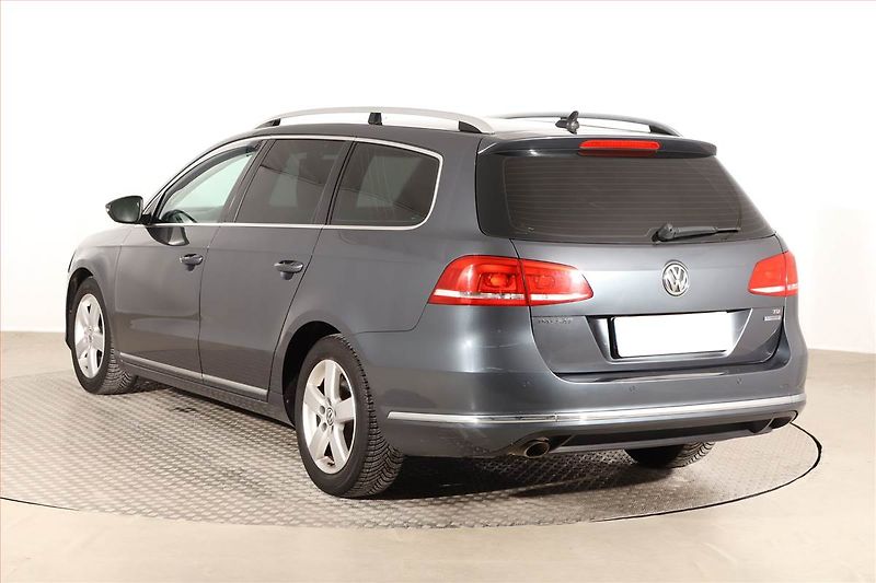 Volkswagen Passat (2014) 1.6 TDI, Navi, Tempomat - fotka 4 z 22