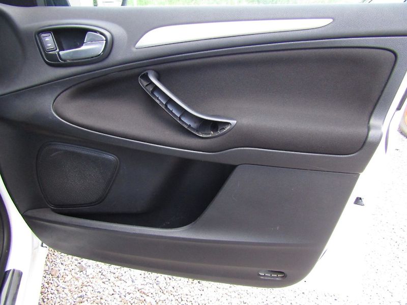Ford Galaxy (2013) 1.6 TDCi  ZIMNÍ + LETNÍ PNEU - fotka 25 z 34