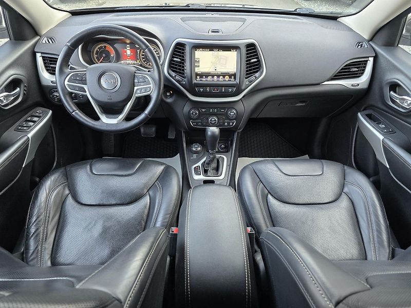 Jeep Cherokee 147kW 4x4 LIMITED KŮŽE NAV - fotka 7 z 49