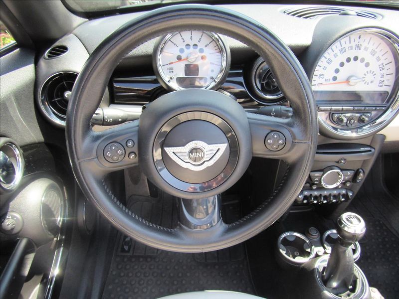 Mini Cooper 1,6 i 90kW Roadster Cabrio - fotka 12 z 43