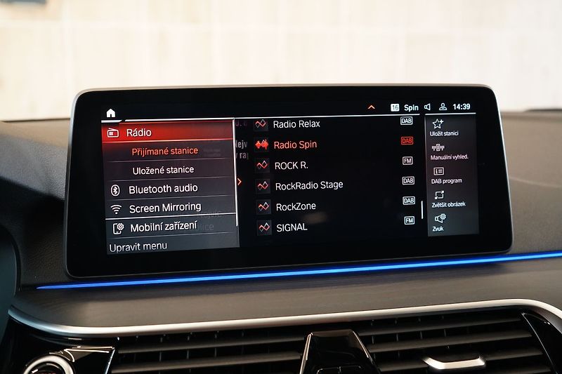BMW Řada 5 M550i xDrive, Nezávislé, Laser - fotka 38 z 50