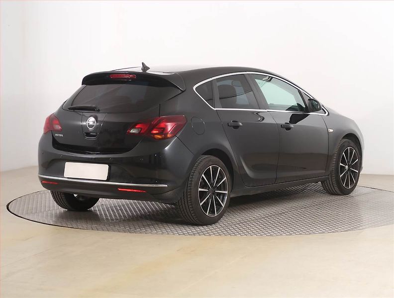 Opel Astra (2014) 1.4 16V, Serv.kniha, Navi - fotka 5 z 17