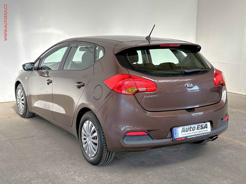 Kia Ceed (2013) 1.4i, ČR, servis.kniha, AC - fotka 6 z 14