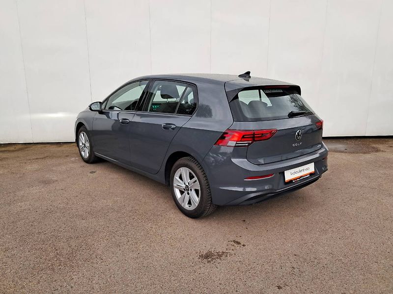 Volkswagen Golf (2023) LIFE 1.0 e-TSI / 81 kW DSG7 - fotka 25 z 27
