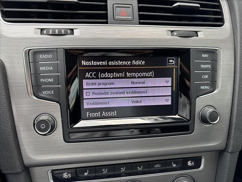 Volkswagen Golf 1,4 TSi AT Highline NAVI KAMER - fotka 26 z 47