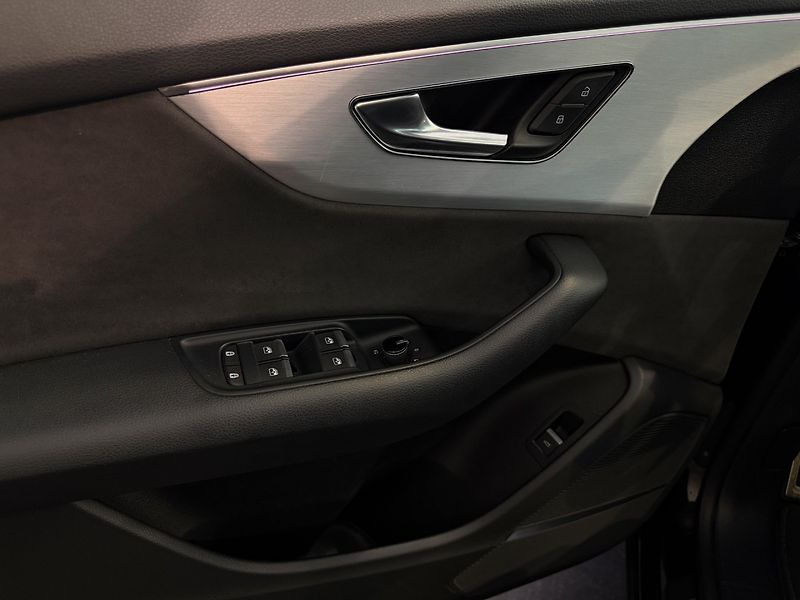 Audi Q8 50TDI S-line Quattro 210 kW - fotka 19 z 27
