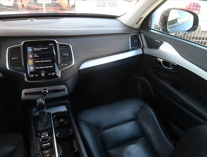 Volvo XC90 (2017) D5 AWD - fotka 8 z 22