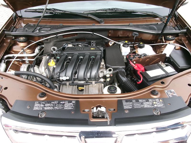 Dacia Duster (2010) 1,6 16V 4x4 KLIMA TAŽNÉ ALU - fotka 26 z 30