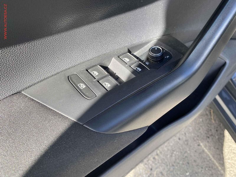 Volkswagen Polo (2018) 1.0i, Comfortline, park. - fotka 13 z 17