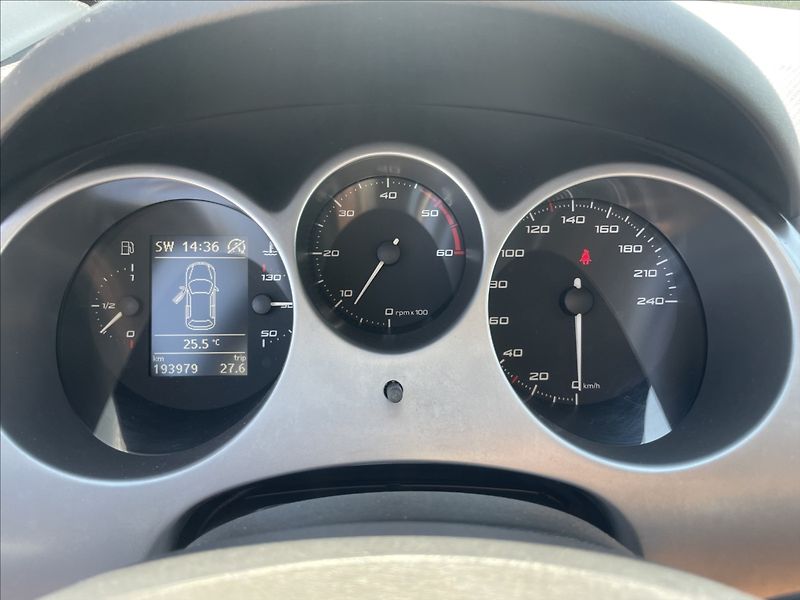 Seat Altea 1,6 TDi 77kw Klima Xenon GPS - fotka 15 z 39