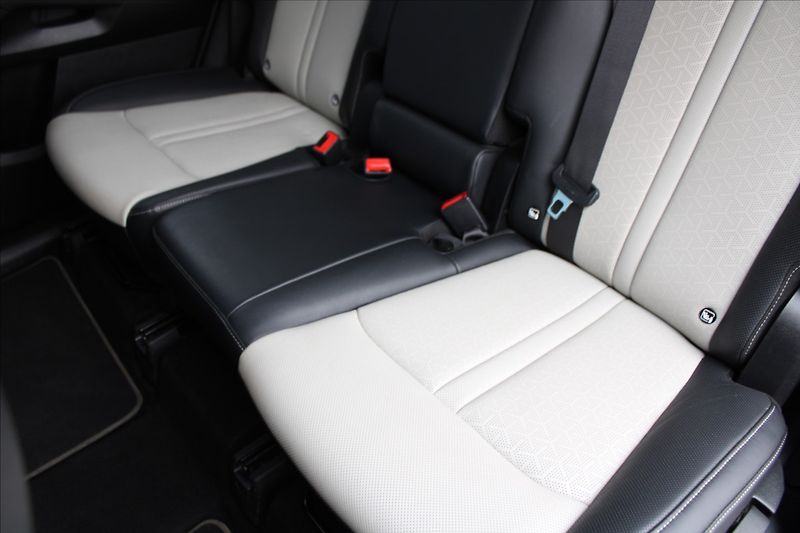 Kia Sorento 1,6 HEV  ČR,4x4,A/T,DPH,TOP - fotka 35 z 49