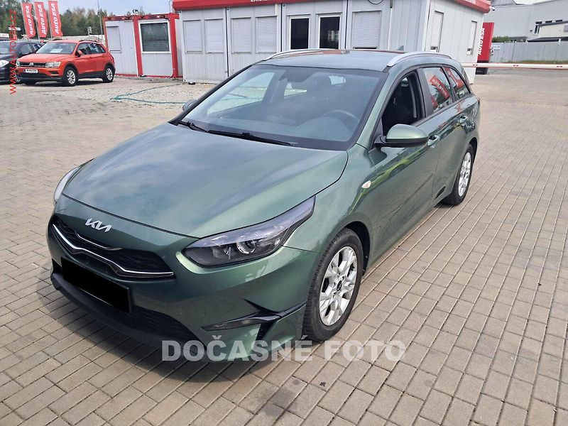 Kia Ceed (2023) 1.5i, 1.maj,ČR - fotka 1 z 3