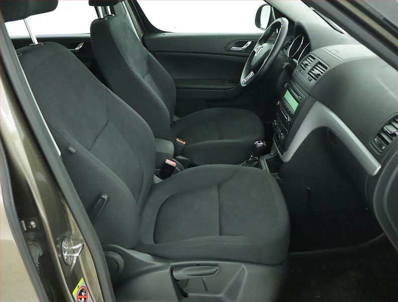 Škoda Yeti (2014) 1.4 TSI, Automat, Serv.kniha - fotka 9 z 17