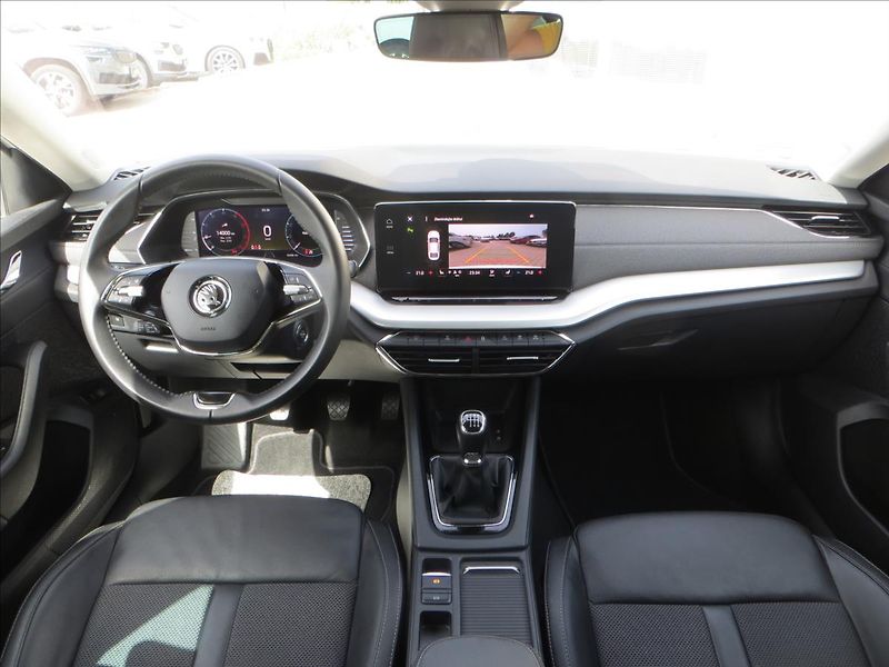 Škoda Octavia 2,0 TDI Style ČR Kamera Výhřev - fotka 29 z 29