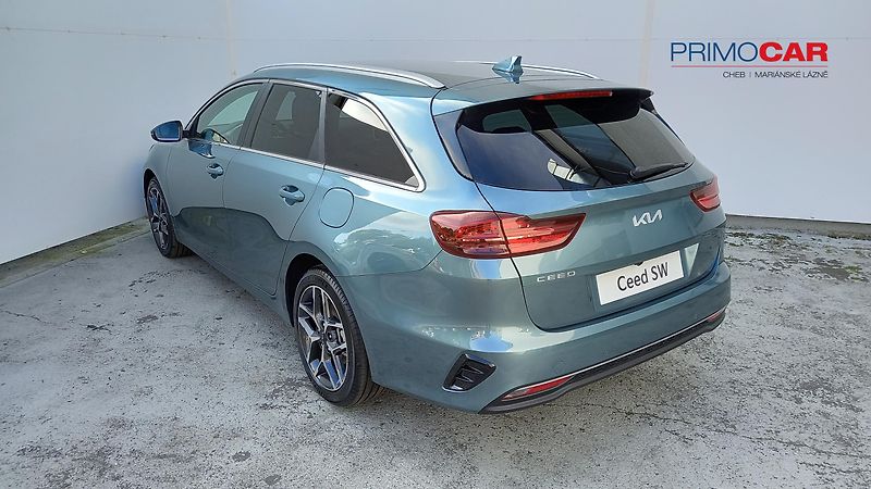 Kia Ceed SW (2024) 1,5 T-GDi TOP 7DCT Business - fotka 6 z 21