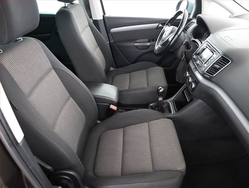 Volkswagen Sharan (2014) 2.0 TDI, 7 míst, Navi - fotka 7 z 21