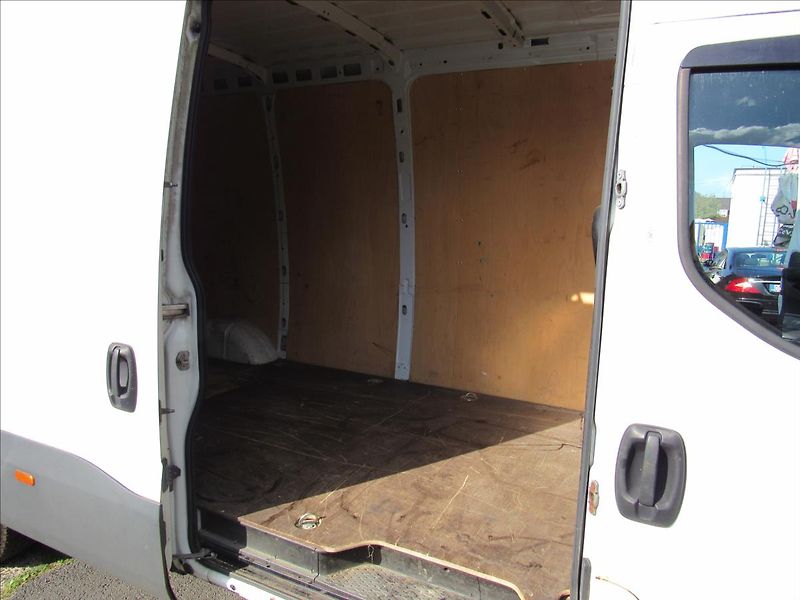 Iveco Daily 2,3 L4H4 115kW Maxi  35S16 - fotka 24 z 32