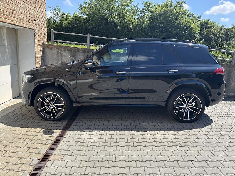 Mercedes-Benz GLE (2023) 400d 4MATIC 9GTRONIC AMG Paket - fotka 146 z 166