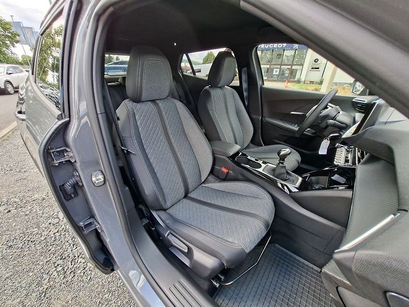 Peugeot 2008 ALLURE 1,2 PT 100k M6 - fotka 15 z 27