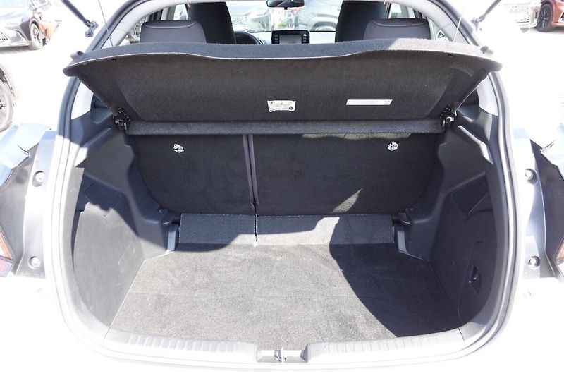 Toyota Yaris 1,5 HEV Comfort - fotka 13 z 26