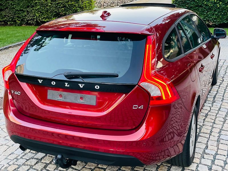 Volvo V60 2.0D4 5VÁLEC SERVISKA TAŽNÉ - fotka 13 z 48