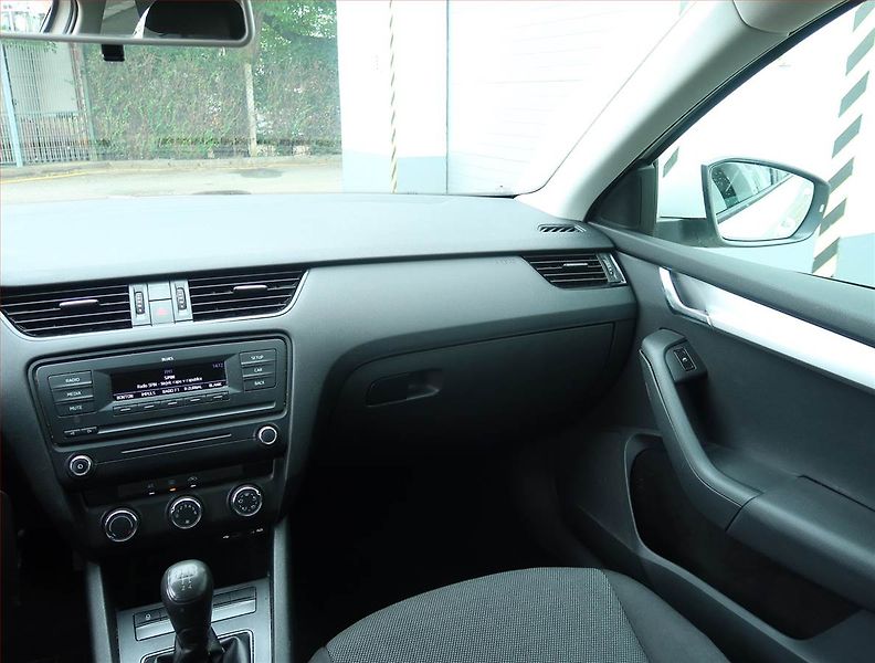 Škoda Octavia (2013) 1.2 TSI, Serv.kniha - fotka 8 z 15