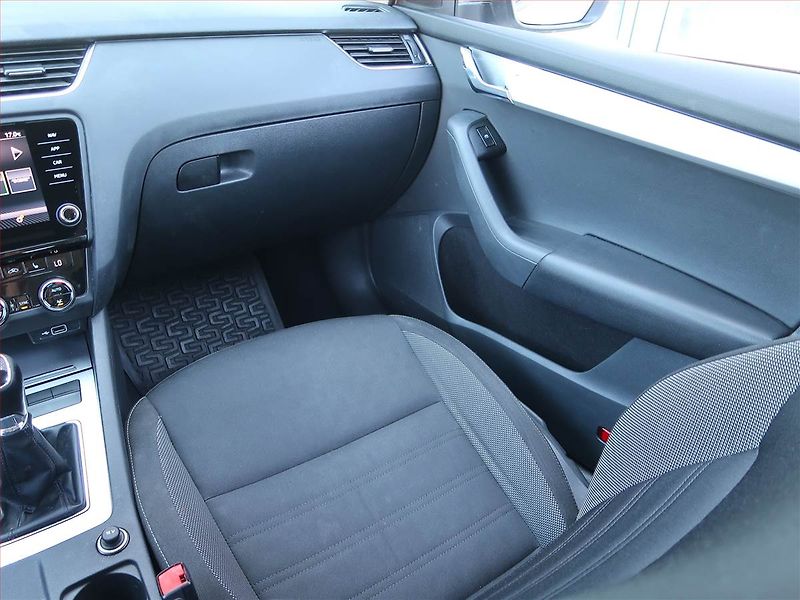 Škoda Octavia (2019) 1.6 TDI, Serv.kniha, Navi - fotka 8 z 16