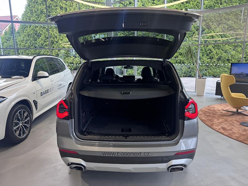 BMW X3 xDrive 30d xLine - fotka 23 z 25