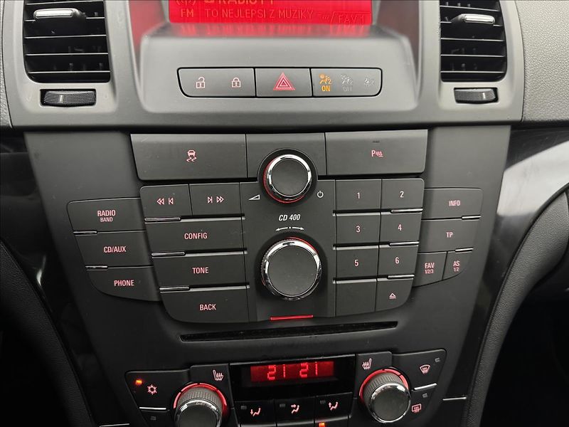 Opel Insignia 2,0 CDTi LED VÝHŘEV 2XKOLA ČR - fotka 15 z 33
