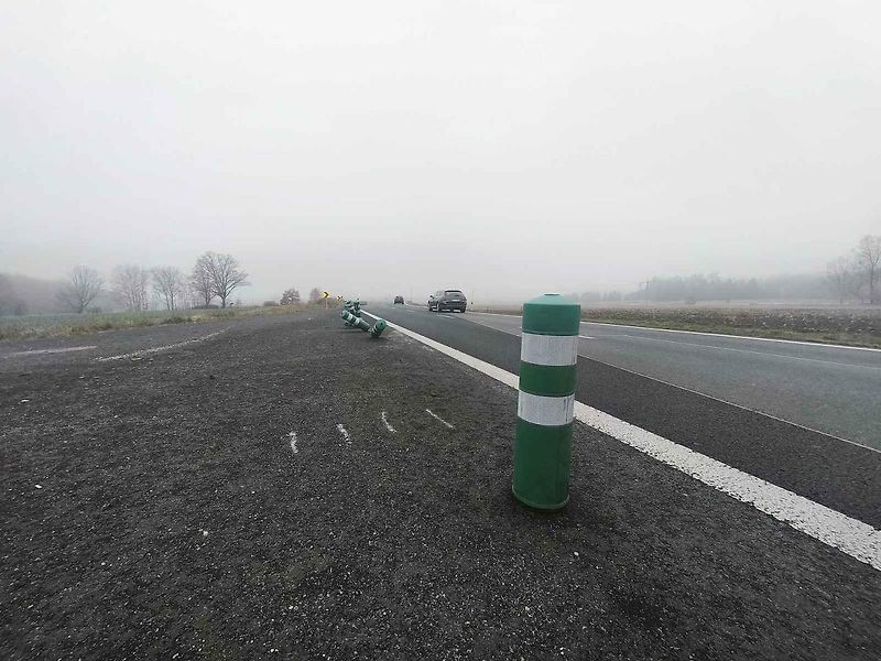Nejnebezpečnější místo v Karlovarském kraji je úsek silnice u Trstěnic. Dodnes jsou zde patrné známky po dřívějších karambolech.