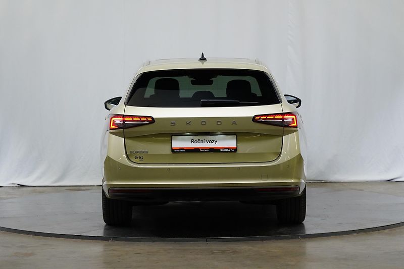 Škoda Superb - fotka 6 z 30