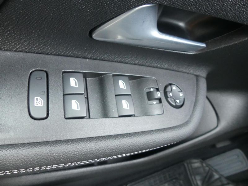 Opel Mokka (2024) 1,2 PT 130 EAT8 - fotka 18 z 23