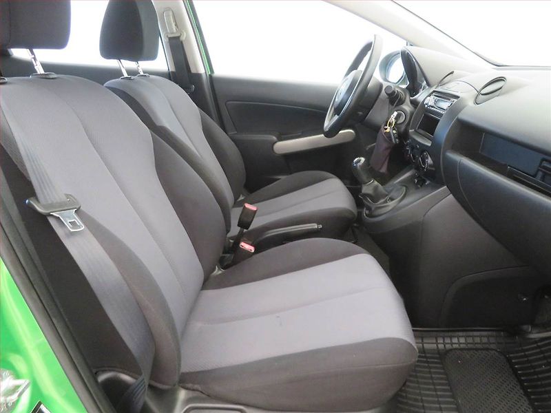 Mazda 2 (2008) 1.4 i, nová STK - fotka 9 z 13