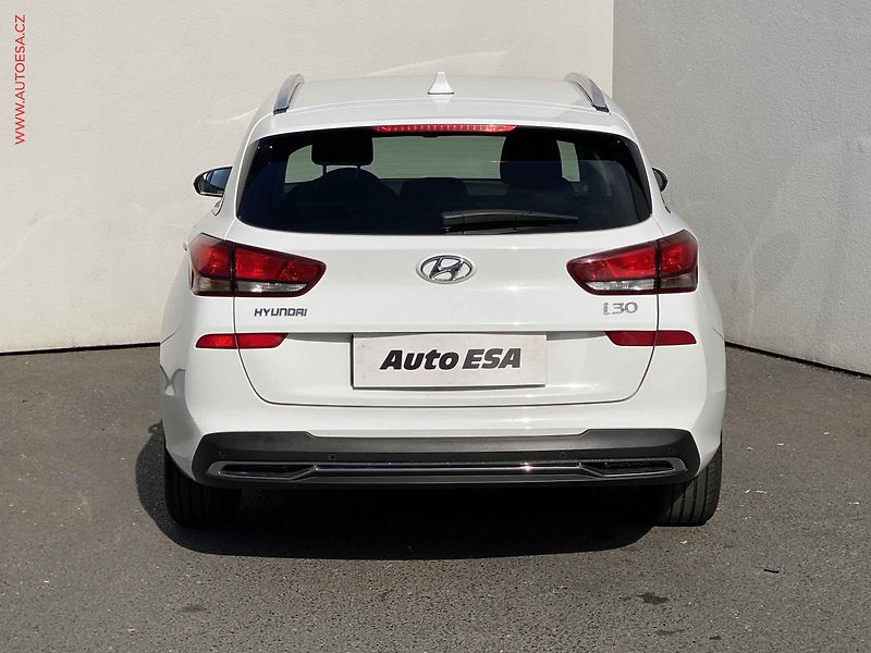 Hyundai i30 (2022) 1.6 CRDi, ČR, AT, LED - fotka 5 z 18