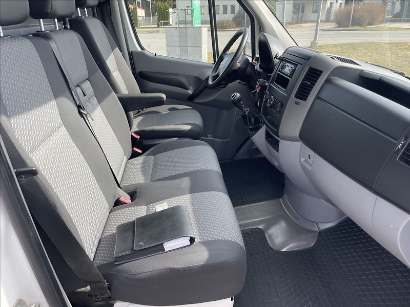 Volkswagen Crafter 2,0 TDi 120kw polointegrovaný - fotka 17 z 42