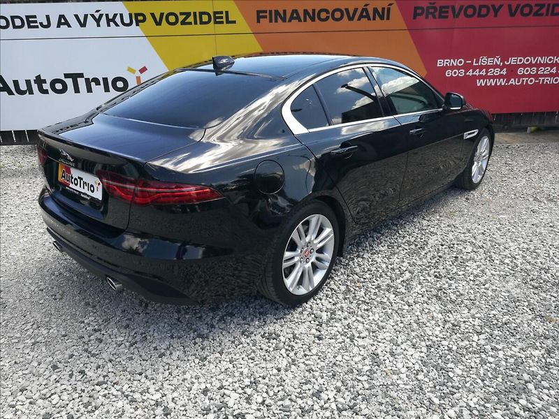 Jaguar XE 2,0 T 52000 km - fotka 3 z 23