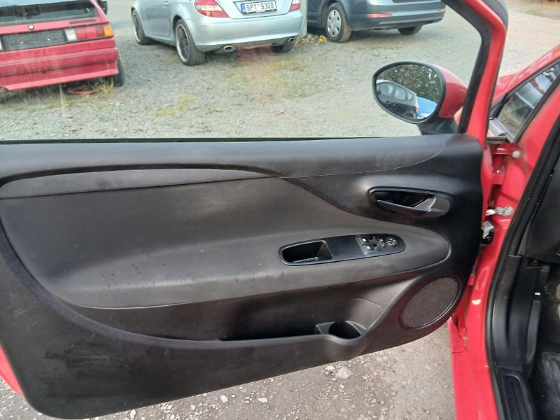 Fiat Punto 1.2i, ALU, klima - fotka 17 z 29