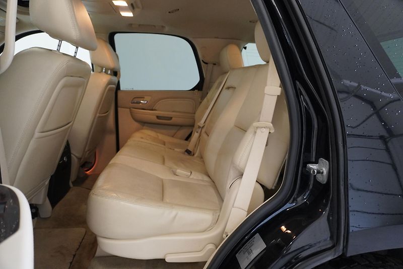 Cadillac Escalade 6,2I V8 4WD AUT. - fotka 25 z 32