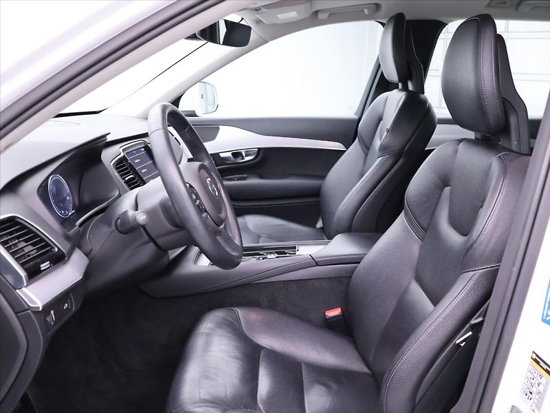 Volvo XC90 2,0 D4 140kW CZ LED Momentum - fotka 11 z 31