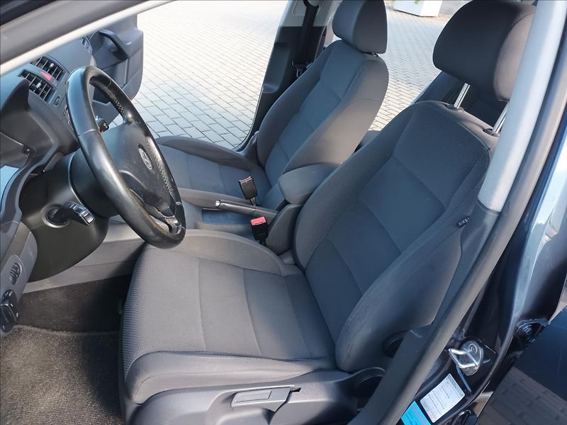 Volkswagen Golf 1,6 75kw,AUTOMAT,SERVISKA - fotka 15 z 35