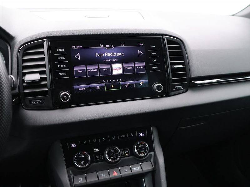 Škoda Karoq 1,5 TSI 110kW DSG Sportline - fotka 23 z 37