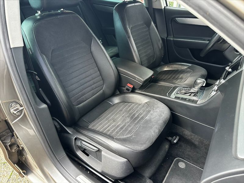 Volkswagen Passat 2,0 2.0TDI 103kW DSG Highline - fotka 13 z 40