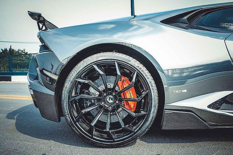 Lamborghini Huracán v chromové úpravě.