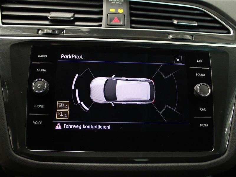 Volkswagen Tiguan 2,0 TSi 140 KW, LED, DSG, 4 Mo - fotka 23 z 30