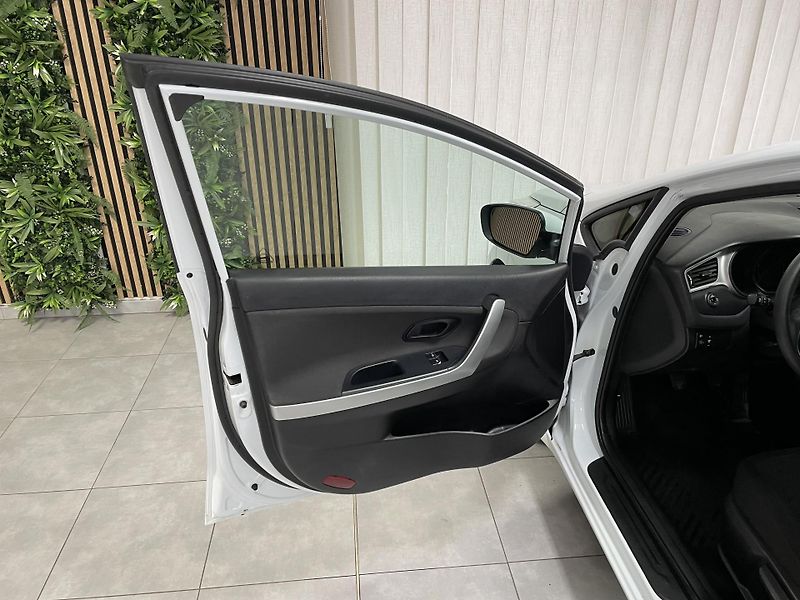 Kia Ceed 1.6 GDi ČR REZERVACE  - fotka 18 z 24