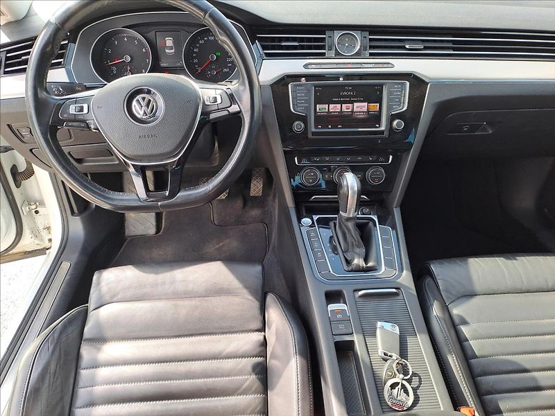 Volkswagen Passat 2,0 TSI 162 kW - fotka 9 z 17