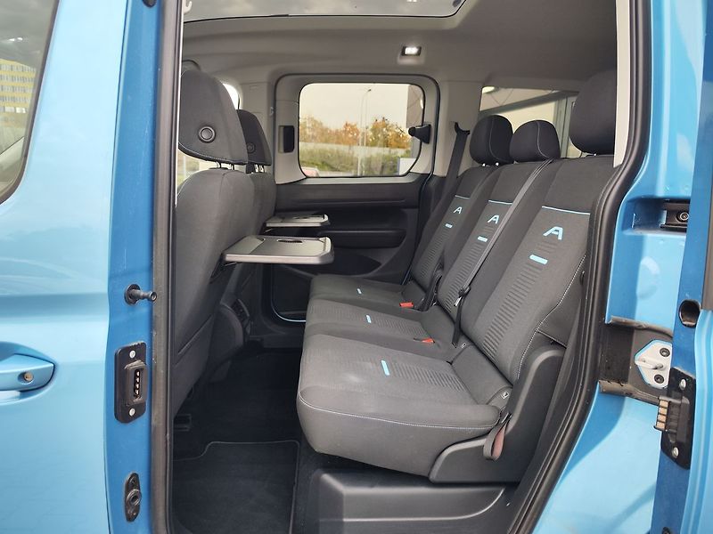 Ford Tourneo Connect 2.0 EcoBlue/90kW Active AT - fotka 11 z 33