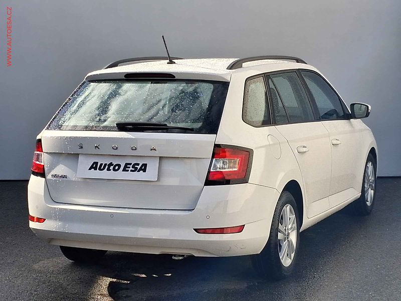 Škoda Fabia (2022) 1.0 TSi, 2.maj,ČR, Ambition - fotka 4 z 16